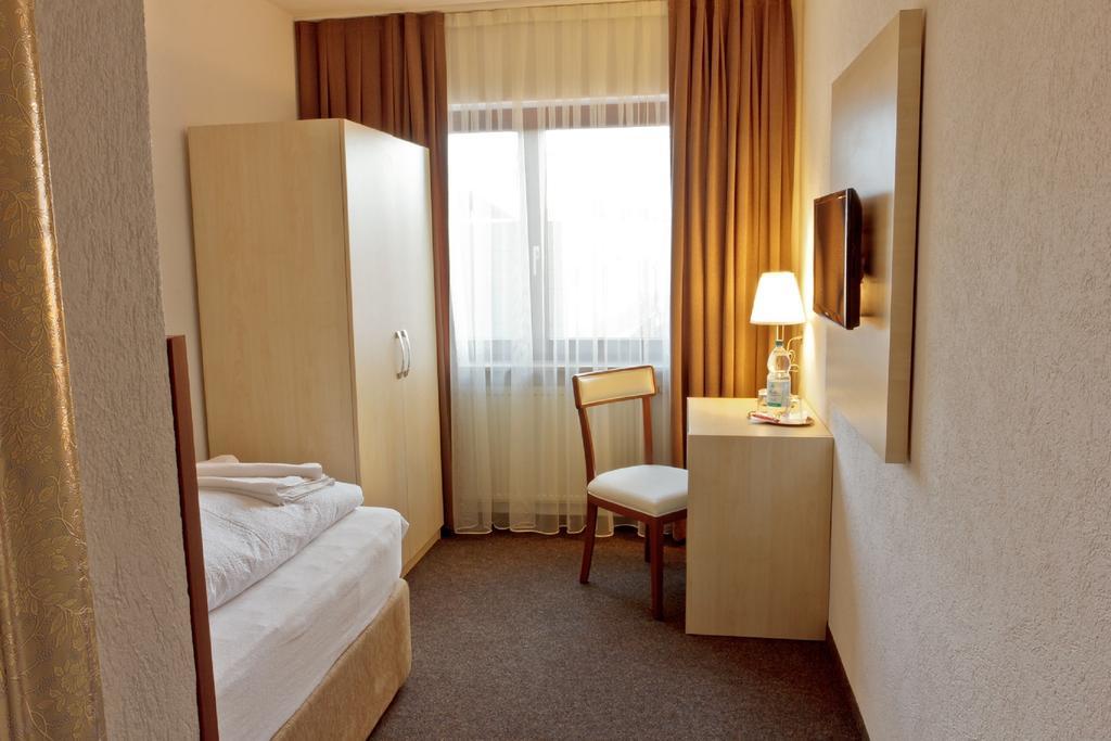 Hotel Ganita Weil Am Rhein Room photo